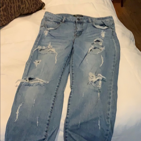 Distressed Jeans 💙 - Picture 5 of 5